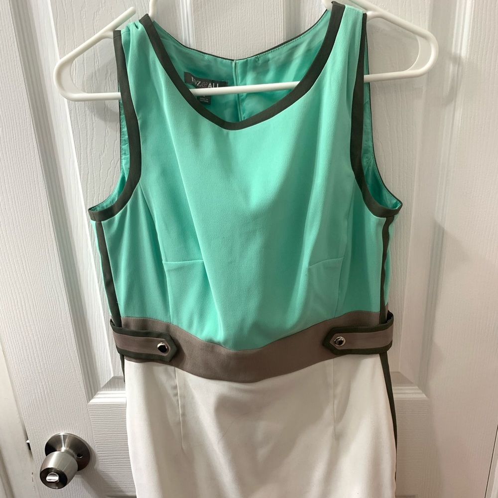 Sleeveless dress mint, white and tan size 6
